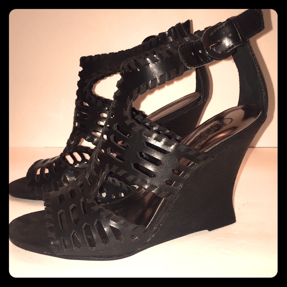 Carlos Santana Becca Black Wedge